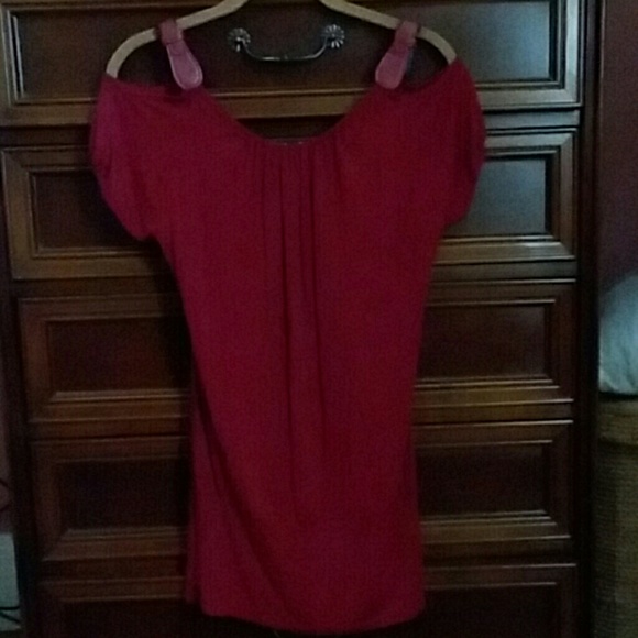 Beautiful Cold Shoulder Top - Picture 2 of 4